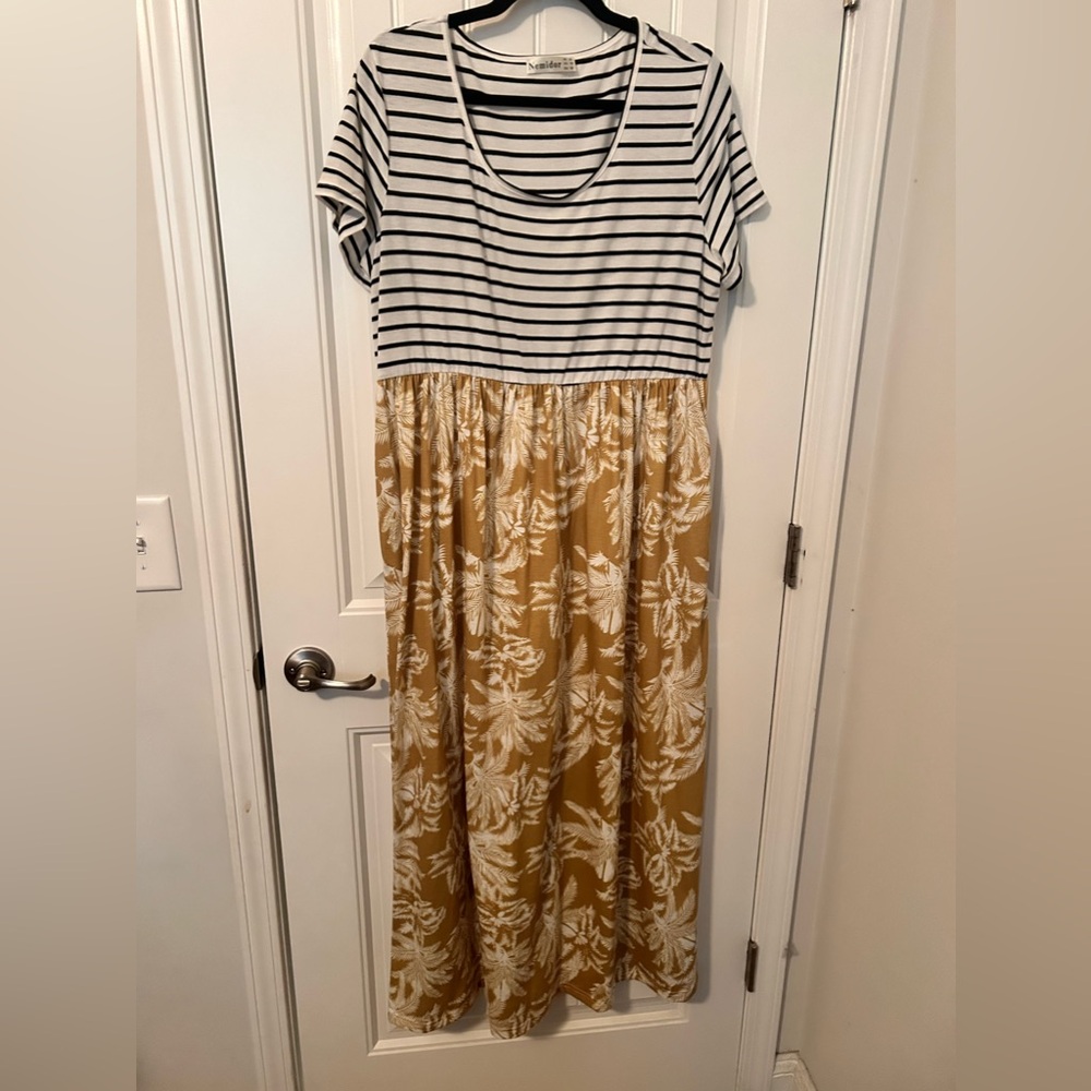 White maxi dress with black stripe gold on the bottom size 3X